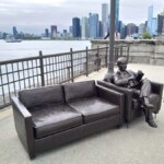 Statue von Bob Newhart auf dem Navy Pier